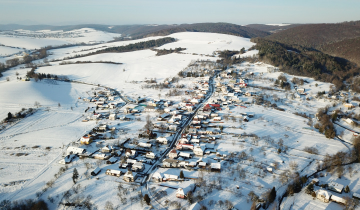 Letecké snímky obce Tročany - Zima 2021